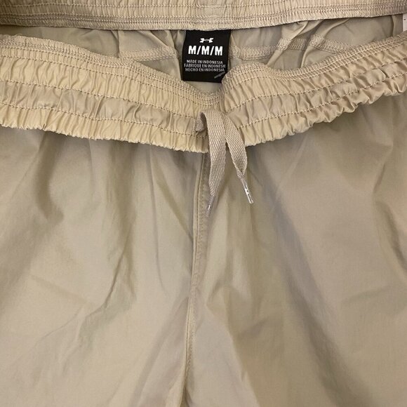Under Armour Women's Flex Woven 3” Shorts Size M Beige Athletic Pockets NWT $45 - Picture 4 of 11